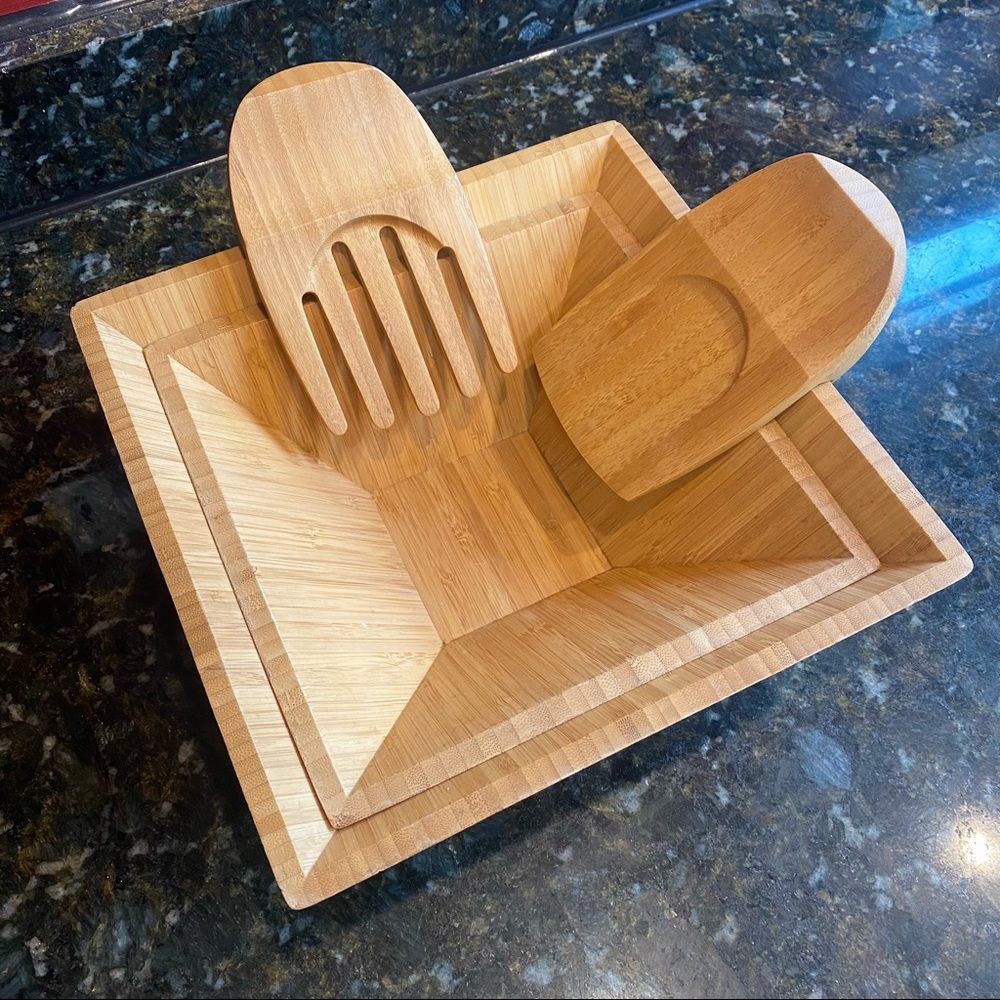 The Pampered Chef Salad Bowl Set with Salad Tongs